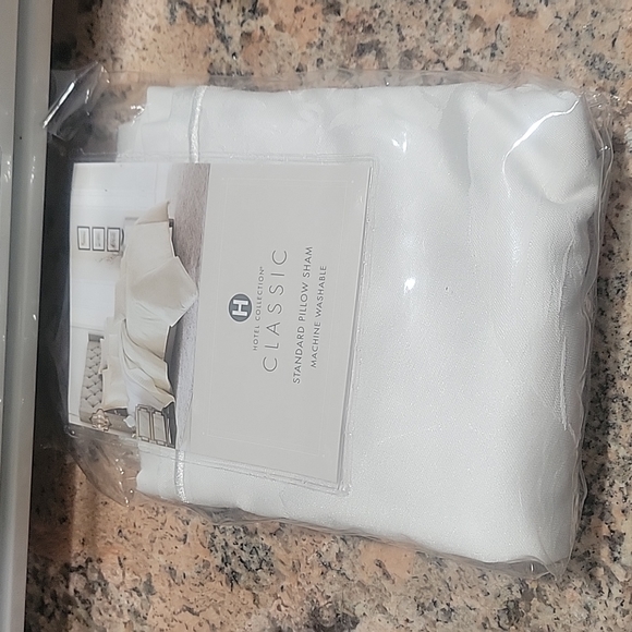 Hotel collection standard pillow sham - Picture 1 of 4